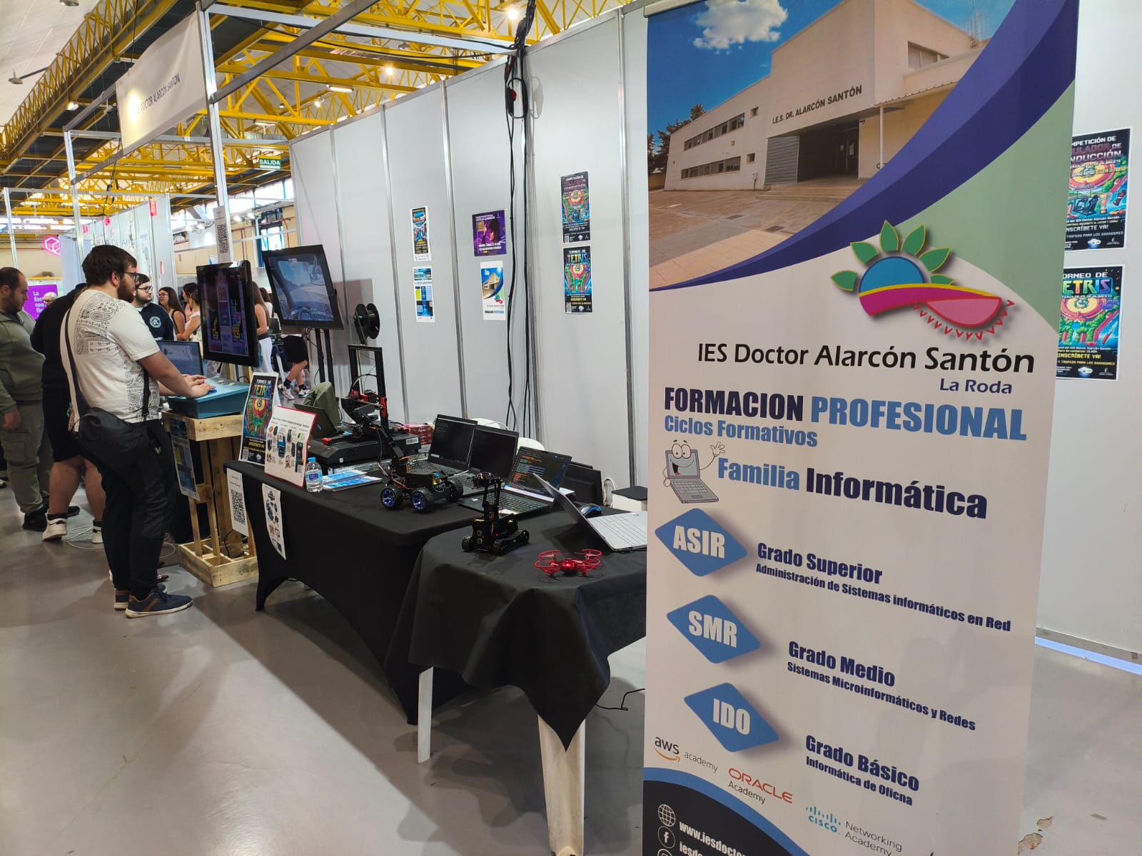 IES DOCTOR ALARCÓN SANTÓN EN LA FERIA de FP DE ALBACETE